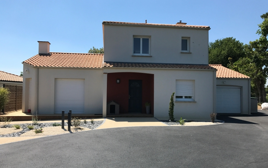 Ralisation Cour en enrob noir  chaud et Minralstar  Pornic cre le 01/05/2025