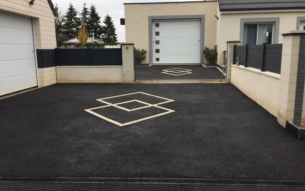 Conception Cour en enrob noir  chaud et pav La Couture  Jaudrais cre le 30/04/2025