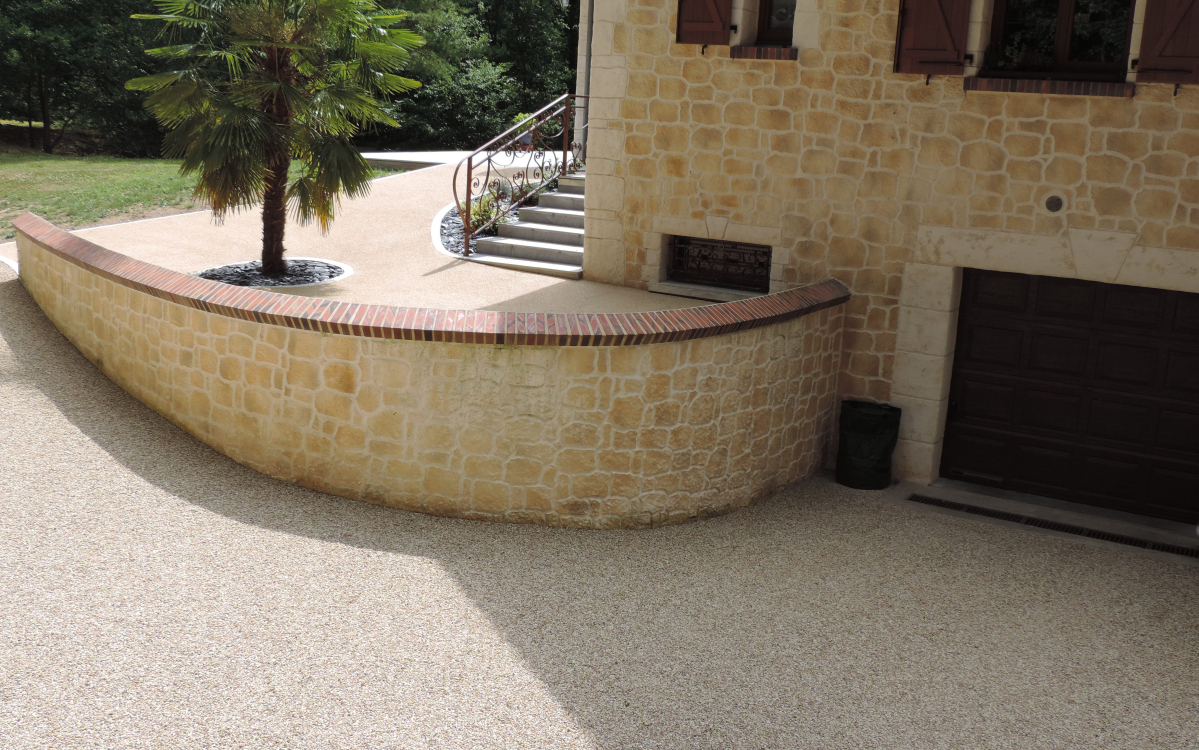 Conception Cour en Alvostar  Cond-sur-Iton ralise le 01/05/2025