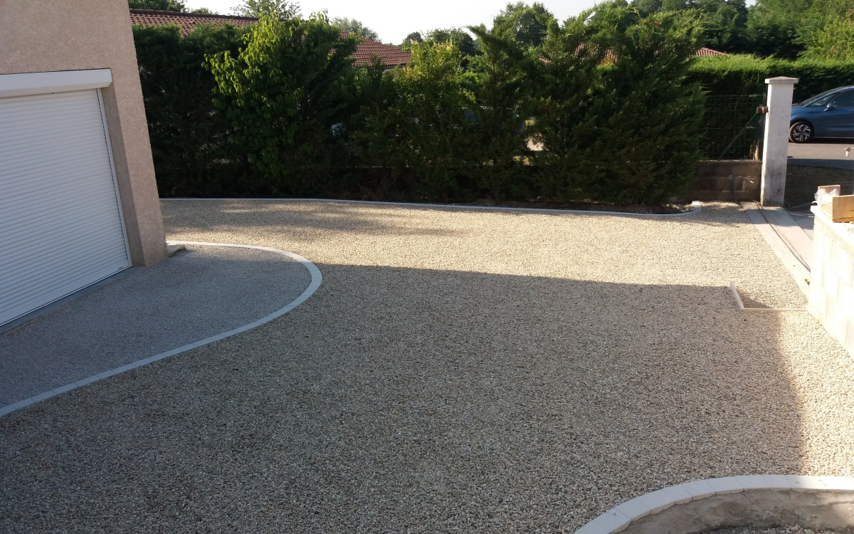 Cration Cour en Alvostar et Gravistar  Chalamont conue le 01/05/2025