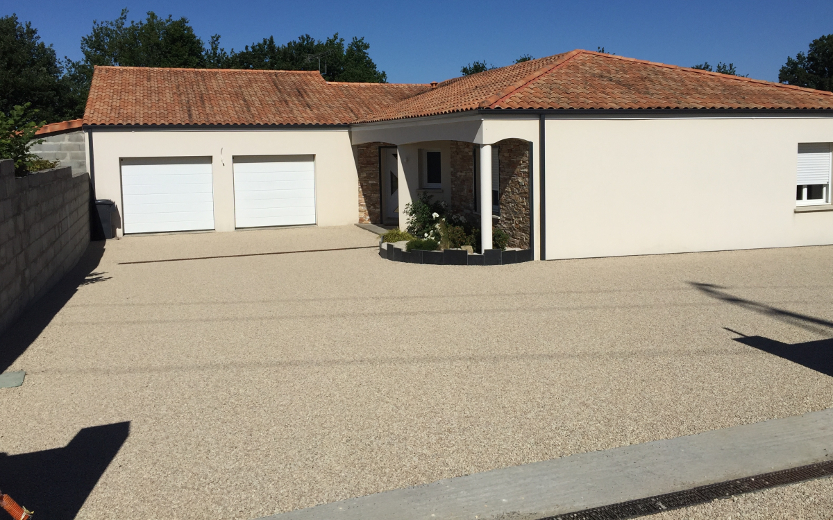 Ralisation Cour en Gravistar  Saint-R?my-en-Mauges cre le 01/05/2025