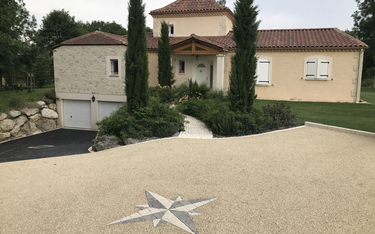 Ralisation Cour en Alvostar et enrob noir  chaud  Bergerac