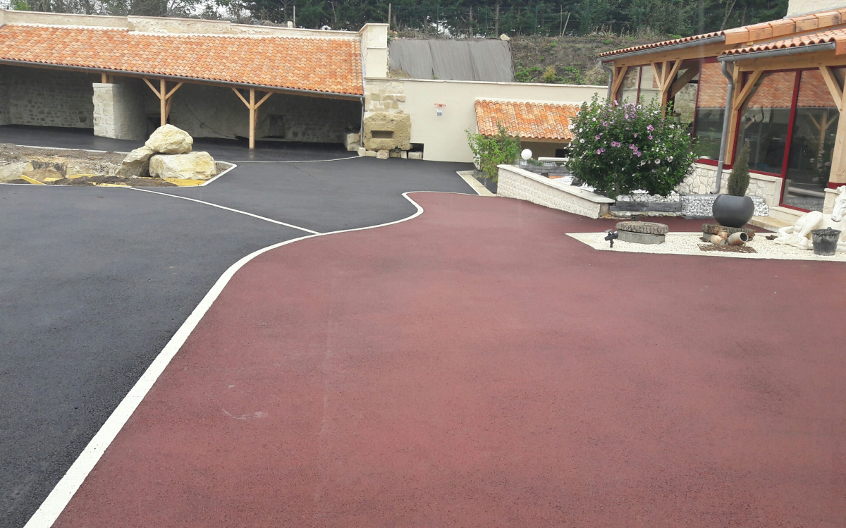 Ralisation Cour en enrob noir  chaud  Saumur conue le 30/04/2025