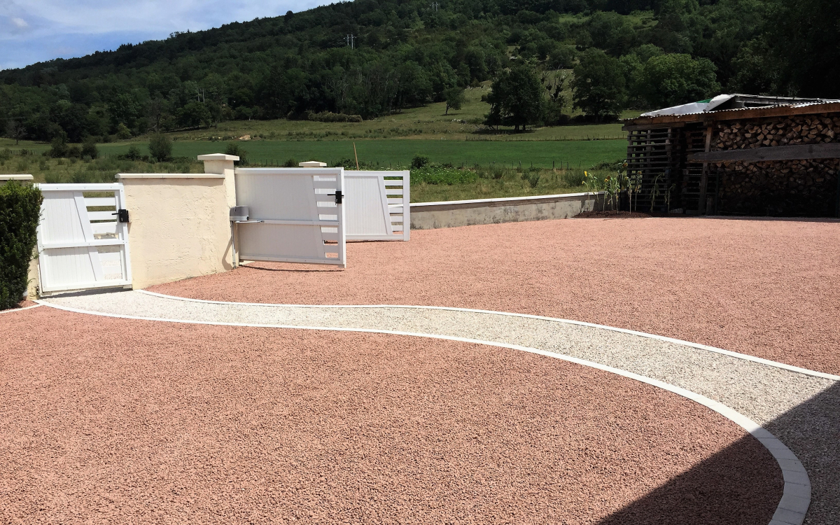 Ralisation Cour en Alvostar  Bourg en Bresse conue le 30/04/2025