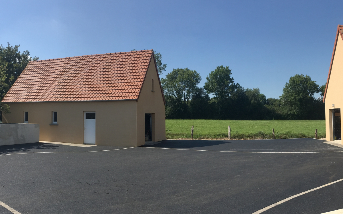 Conception Cour en enrob noir  chaud  La Haye cre le 30/04/2025
