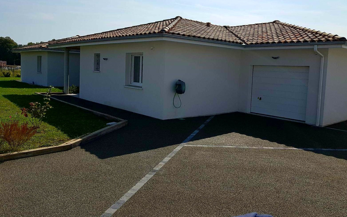 Ralisation Cour en bton drainant  Riviere Saas et Gouby conue le 04/05/2018