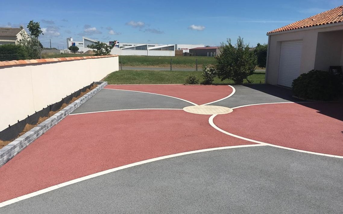 Ralisation Cour en bton poreux  La Roche sur Yon cre le 30/04/2025