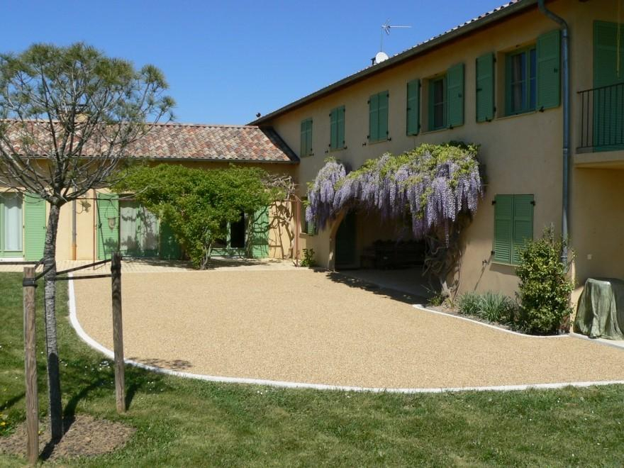 Ralisation Grande cour en Gravistar beige  Denic