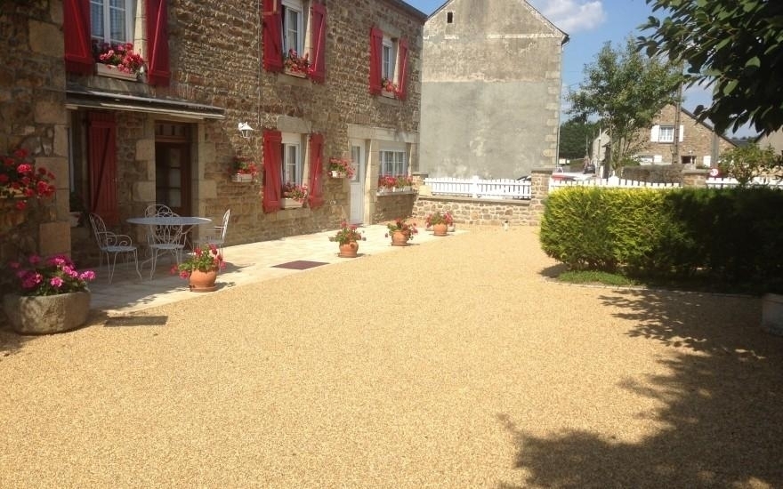 Ralisation Cour en Gravistar beige  Gesvres cre le 30/04/2025