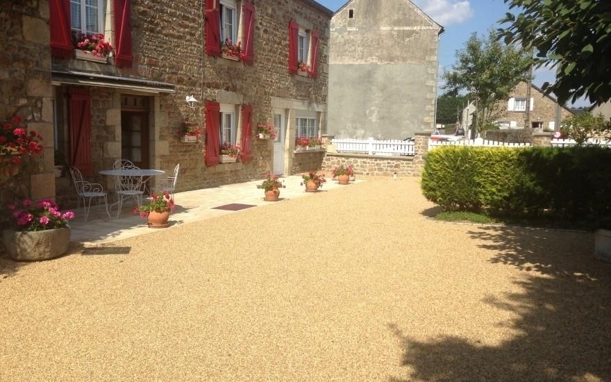 Conception Cour en Gravistar beige  Gesvres