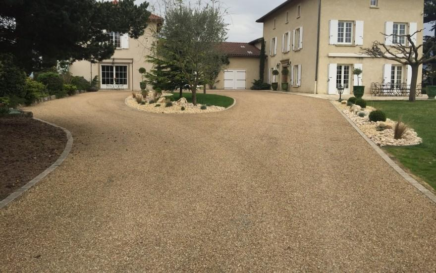 Cration Grande cour en Alvostar  Besayes ralise le 30/04/2025