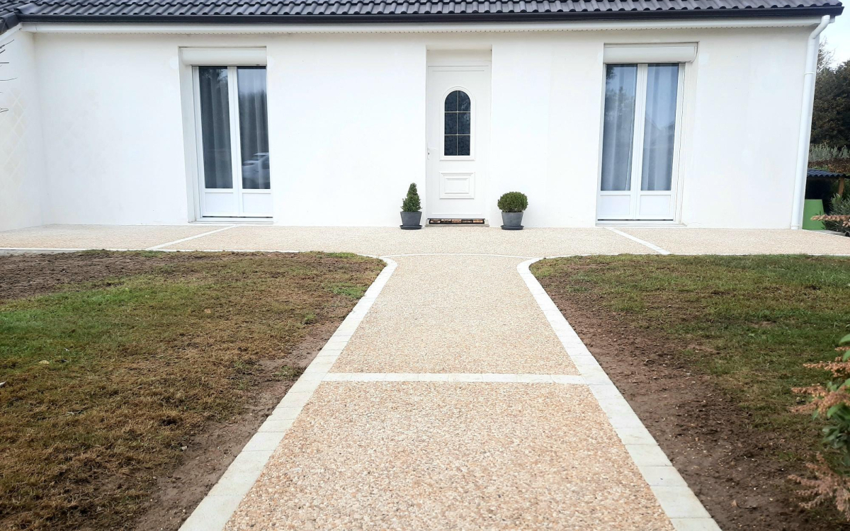 Ralisation Entre de maison en bton decoratif et Pav la couture  Isneauville cre le 16/02/2021