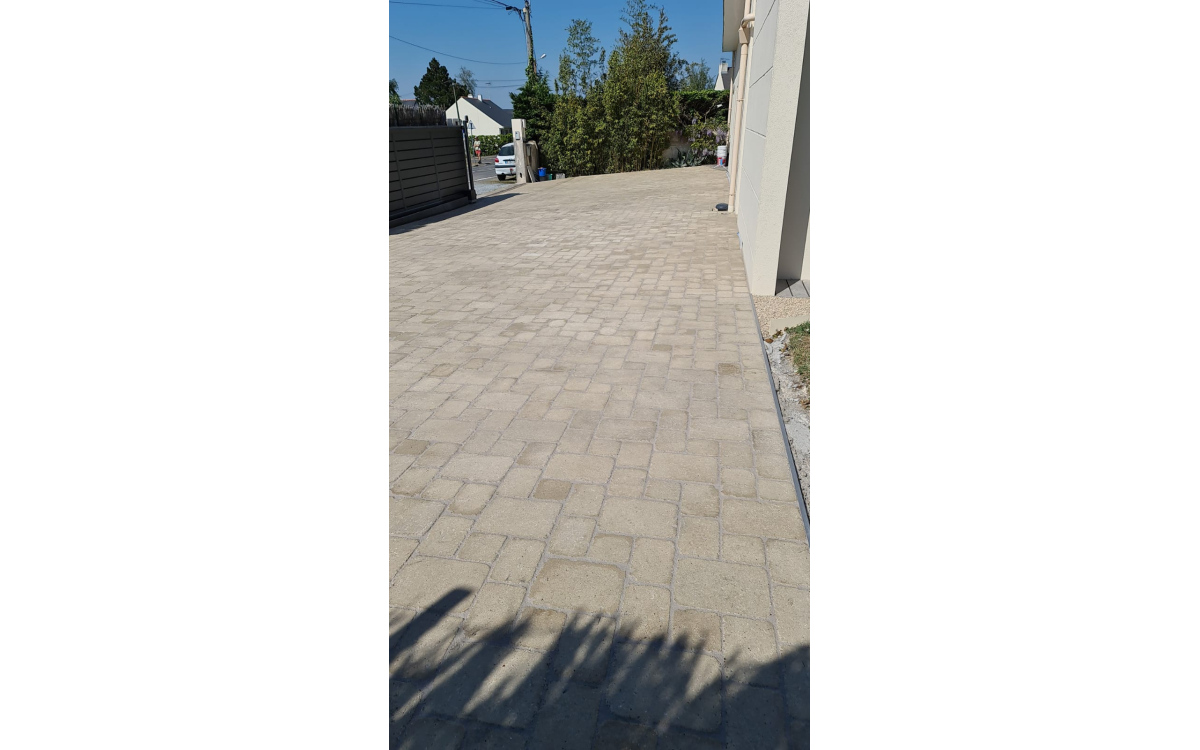 Ralisation Entre de maison en pavage dallage  Batz sur Mer cre le 09/09/2021