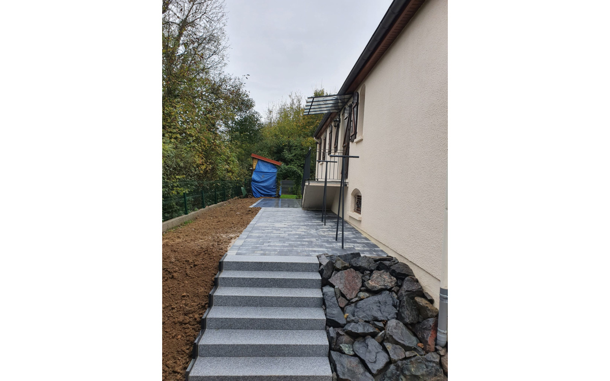 Cration Entre de maison en terrasse sur plots ralise le 22/12/2022