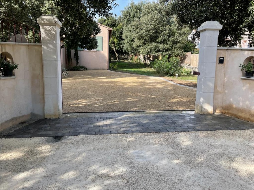 Ralisation Entre de maison en pavage dallage - Drme cre le 16/01/2023