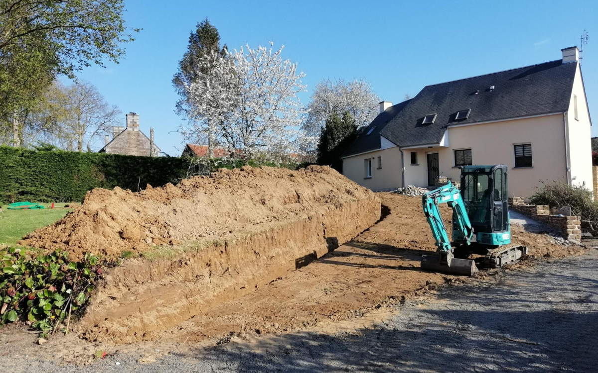 Conception Entre de maison en Alvostar avec un soutnement en ardoise  Saint-Hilaire-du-Harcout cre le 03/05/2023