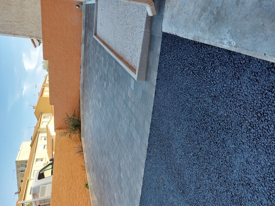 Conception Entre de maison en enrob  chaud et pavage dallage - Hrault ralise le 07/09/2023