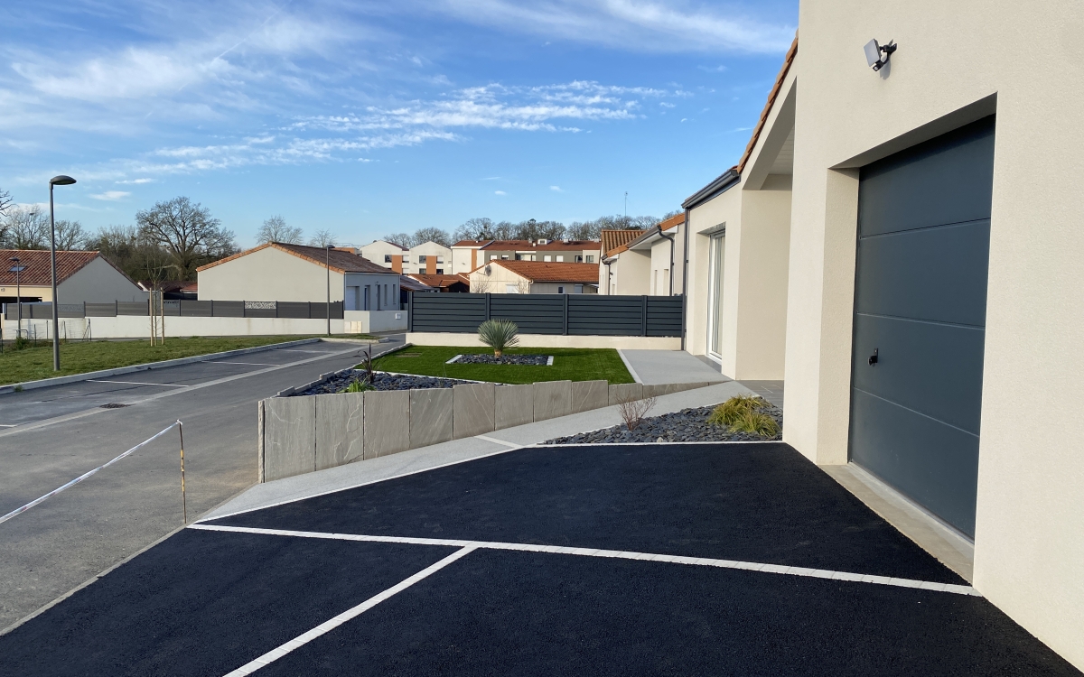 Conception Entre de maison en Alvostar, bton decoratif, Dm green, enrob  chaud et pavage dallage  Trmentines cre le 17/11/2023
