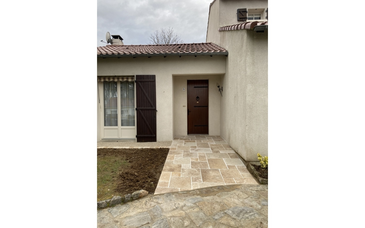 Conception Entr�e de maison en Alv�ostar� et pavage dallage � cholet r�alis�e le 15/02/2021