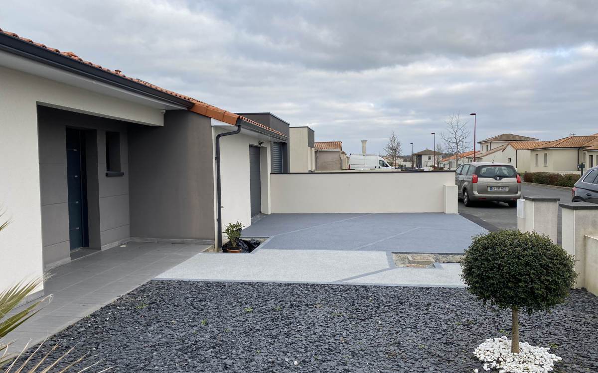 Conception Entre de maison en bton decoratif et Pav la couture  St Lger Sous Cholet ralise le 31/01/2021