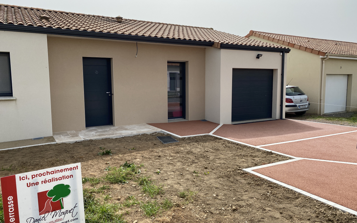Cration Entre de maison en bton decoratif, pavage dallage et Pav la couture  Toutlemonde conue le 31/03/2021