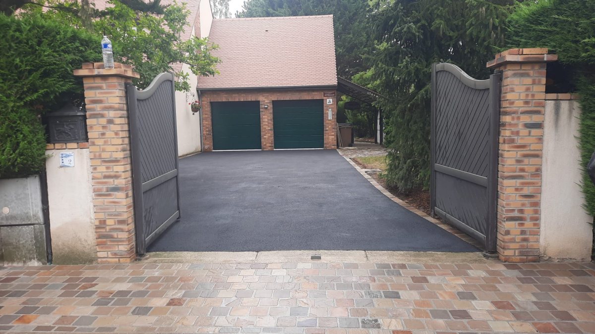 Conception Entre de maison en enrob  chaud et pavage dallage  Montfort-l'Amaury cre le 24/11/2023