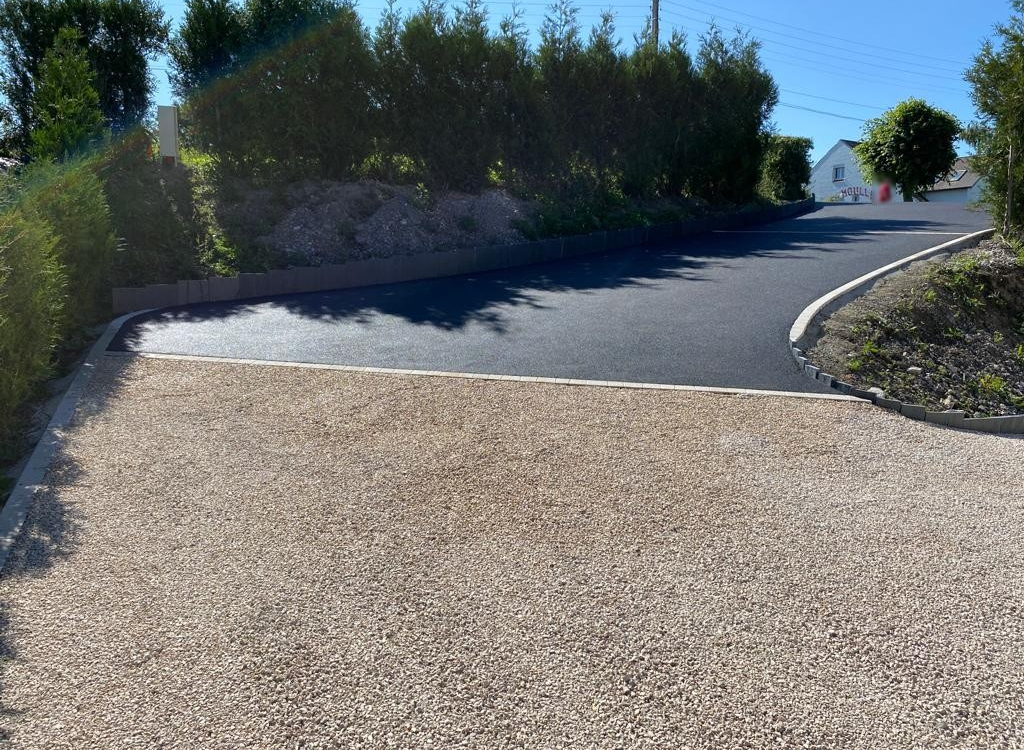 Ralisation Entre de maison en Alvostar, enrob  chaud et Pav la couture  MOULLE conue le 07/08/2023