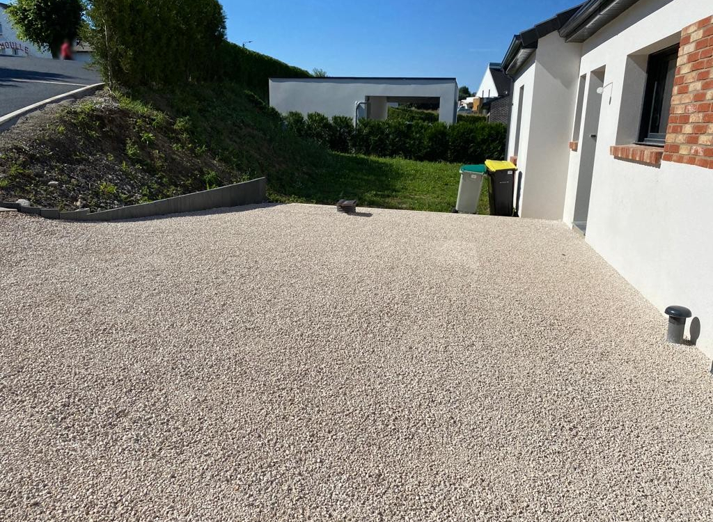 Ralisation Entre de maison en Alvostar, enrob  chaud et Pav la couture  MOULLE cre le 07/08/2023