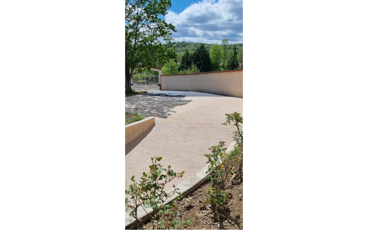 Conception Entre de maison en enrob  chaud, Gravistar, Hydrostar et Pav la couture  PEAUGRES cre le 16/04/2024