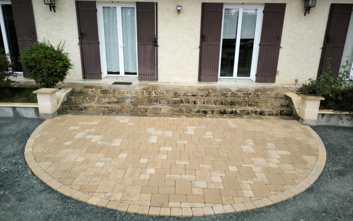 Cration Entre de maison en enrob  chaud et pavage dallage  St Avis St Nazaire conue le 20/12/2024