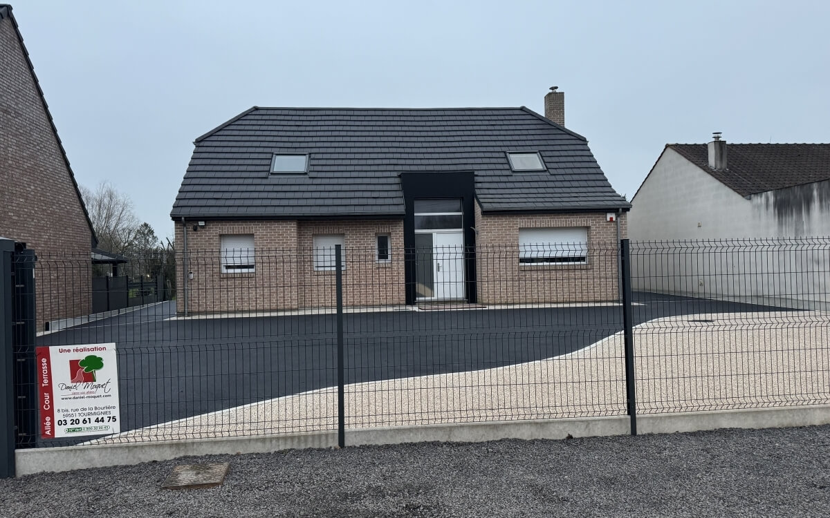 Ralisation Entre de maison en Alvostar, enrob  chaud et Pav la couture - Nord conue le 04/02/2025
