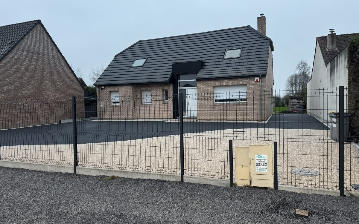 Ralisation Entre de maison en Alvostar, enrob  chaud et Pav la couture - Nord conue le 04/02/2025
