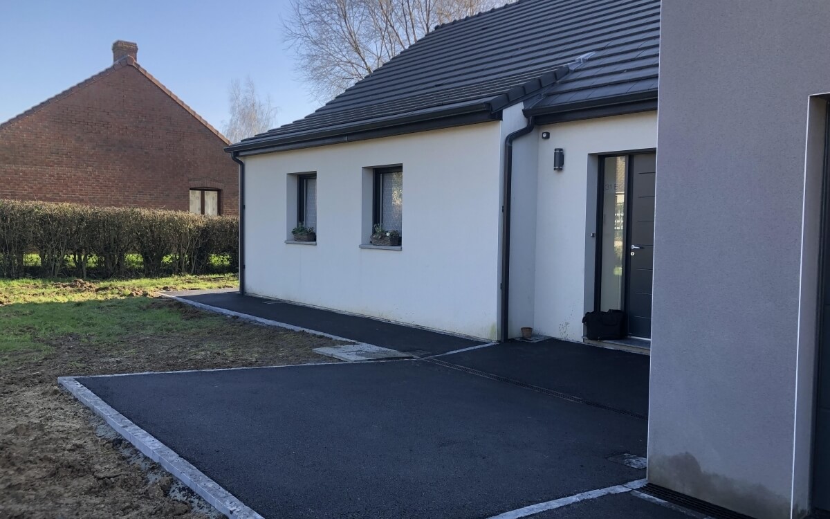 Conception Entre de maison en enrob  chaud  Feignies ralise le 26/02/2025