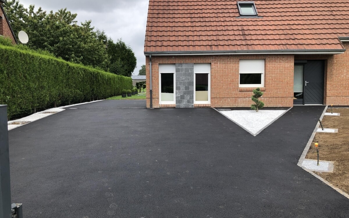Ralisation Entre de maison en enrob  chaud  Potelle cre le 26/02/2025