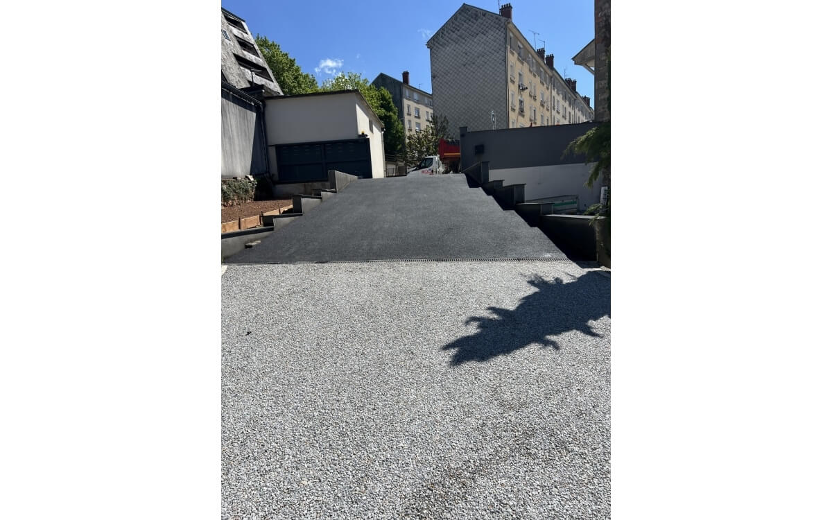 Cration Entre de maison en Alvostar et enrob  chaud  Rodez  conue le 29/04/2025