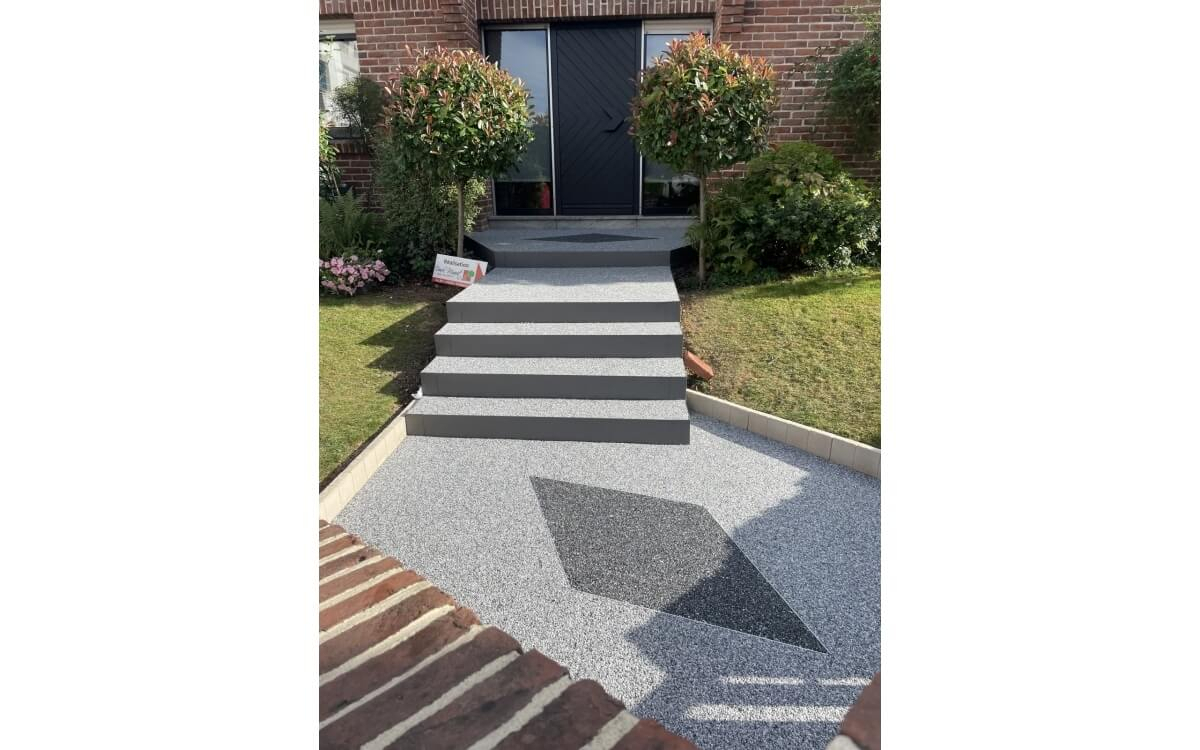 Ralisation Entre de maison en Hydrostar, Pav la couture et bordures haute couture  LENS conue le 18/07/2024
