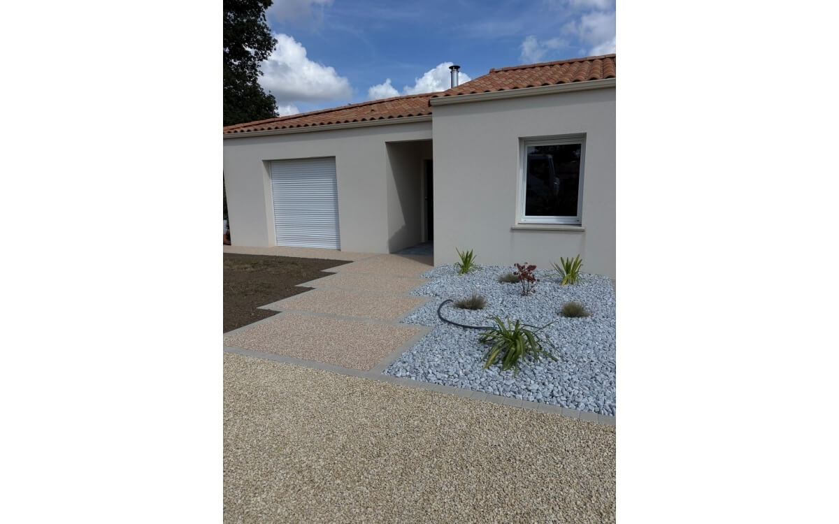 Ralisation Entre de maison en Hydrostar et Pav la couture  Saint Andr Goul-d?Oie conue le 28/08/2025