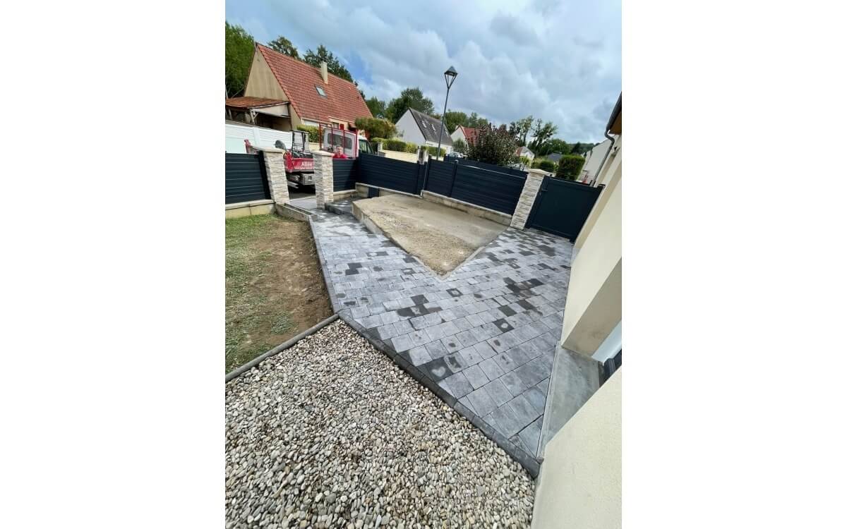 Conception Entre de maison en pavage  PINON cre le 29/08/2025