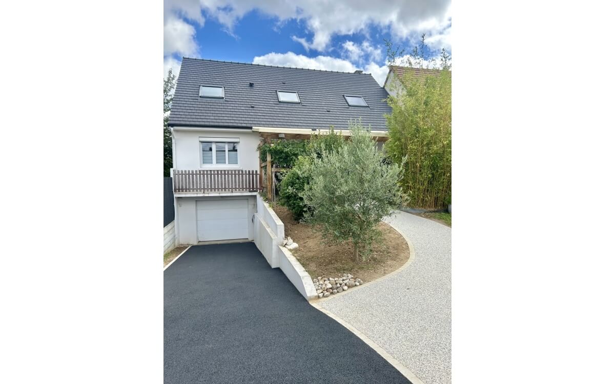 Ralisation Entre de maison en enrob  chaud, Hydrostar et Pav la couture  LES CLAYES-SOUS-BOIS conue le 11/09/2025