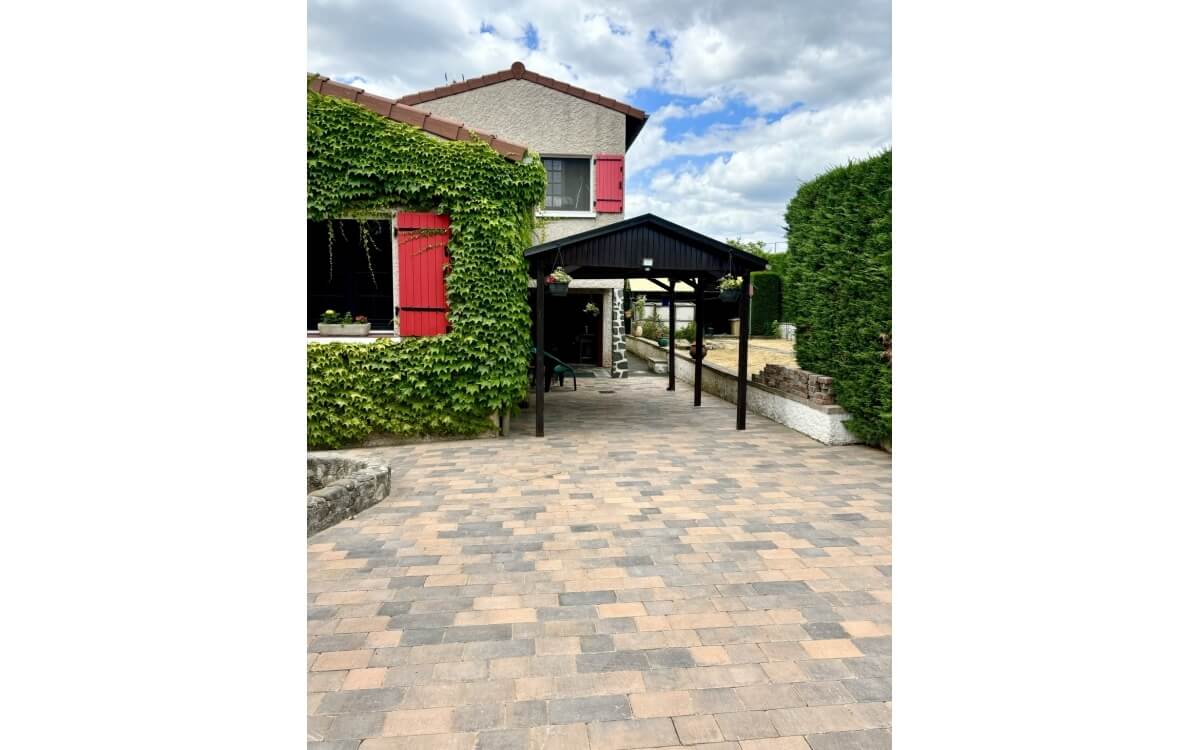 Ralisation Entre de maison en Pav marjolaine  Lantriac  conue le 01/09/2025