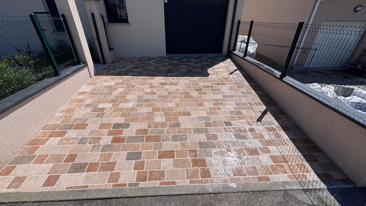 Conception Entre de maison en pierra nature - Drme cre le 13/10/2025