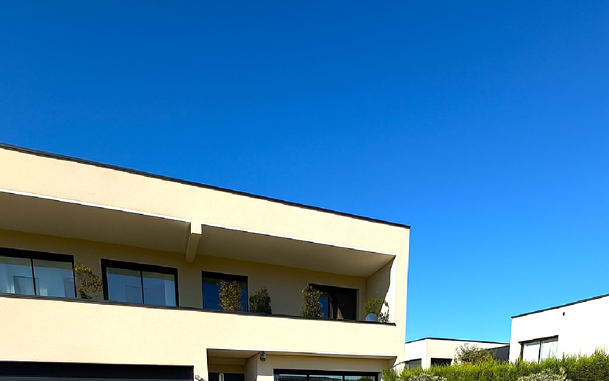 Cration Entre de maison en  Hydrostar avec pas japonais ardoise et terrasse en grs crame  EULMONT