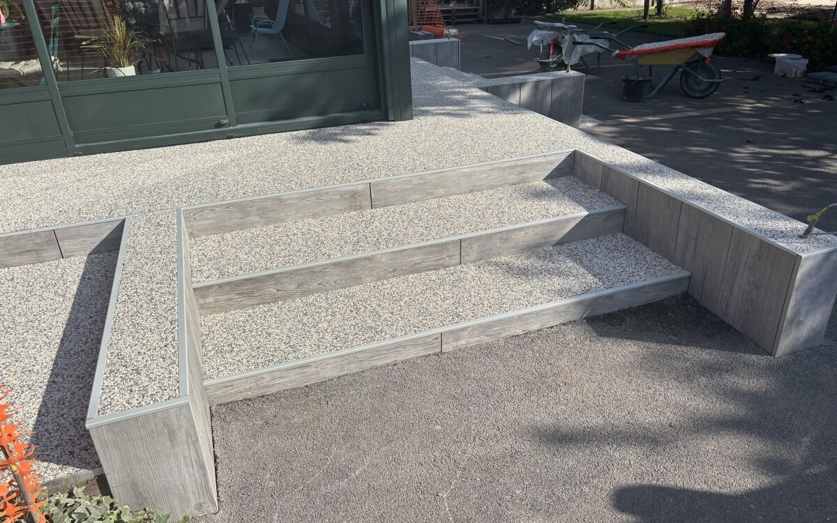 Ralisation Entre de maison en Hydrostar et grs crame  PIERREMANDE cre le 01/10/2025