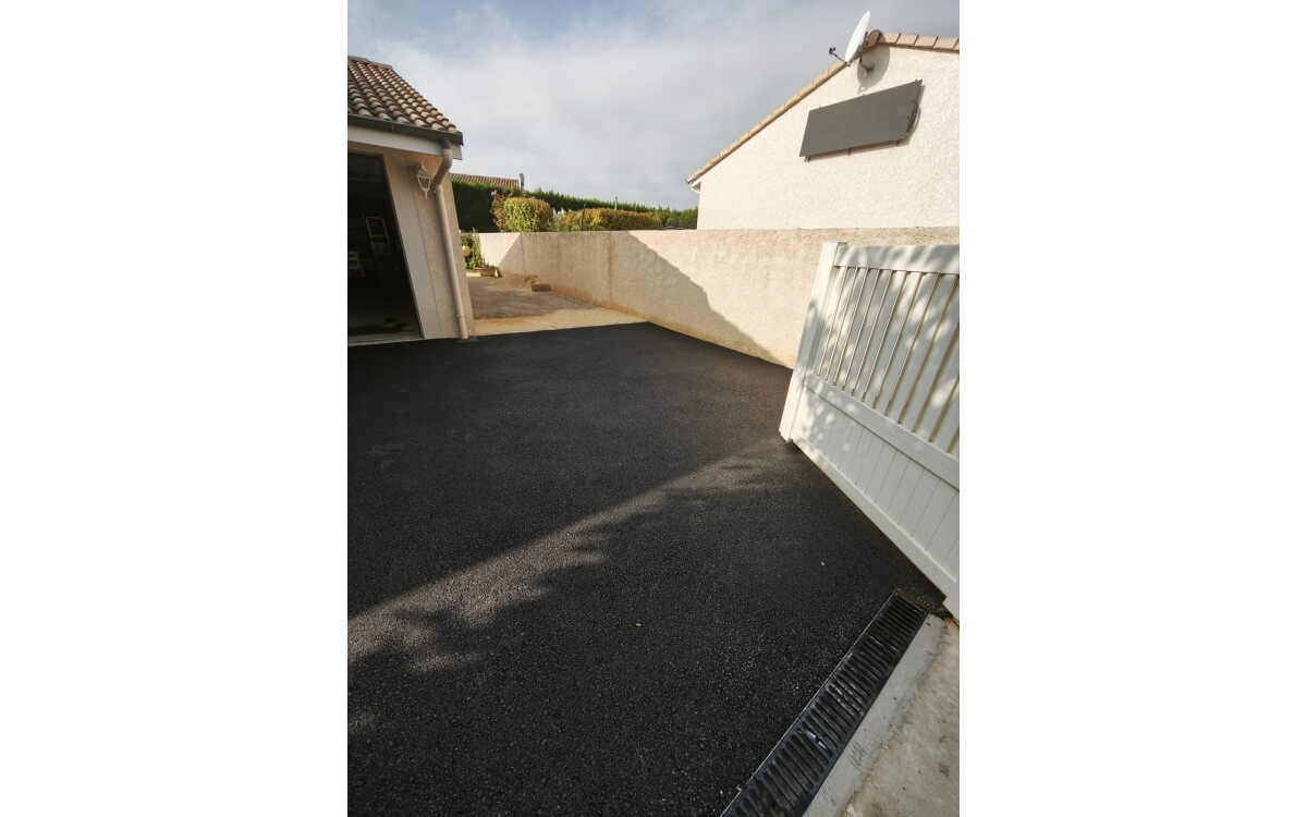 Cration Entre de maison en enrob  chaud  Valence ralise le 17/10/2025