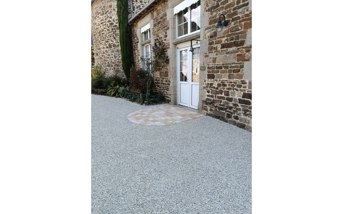 Cration Entre de maison en Alvostar et pierra nature - Mayenne conue le 27/10/2025