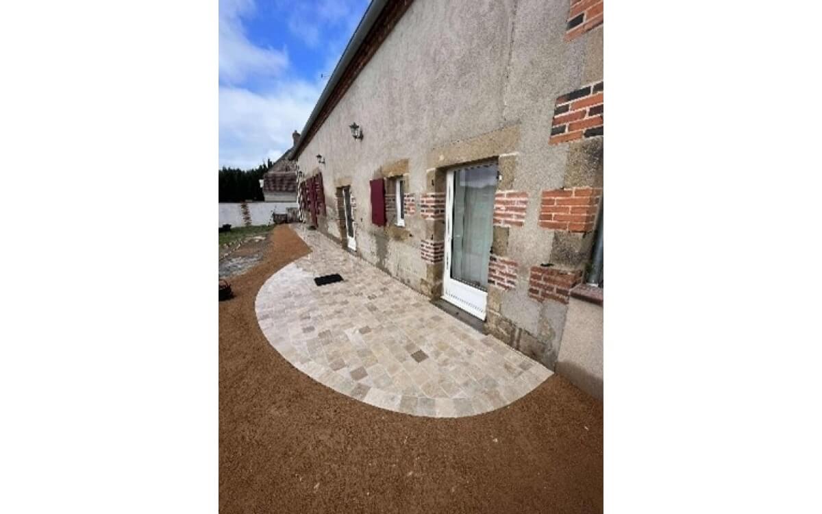 Ralisation Entre de maison en pavage travertin - Allier