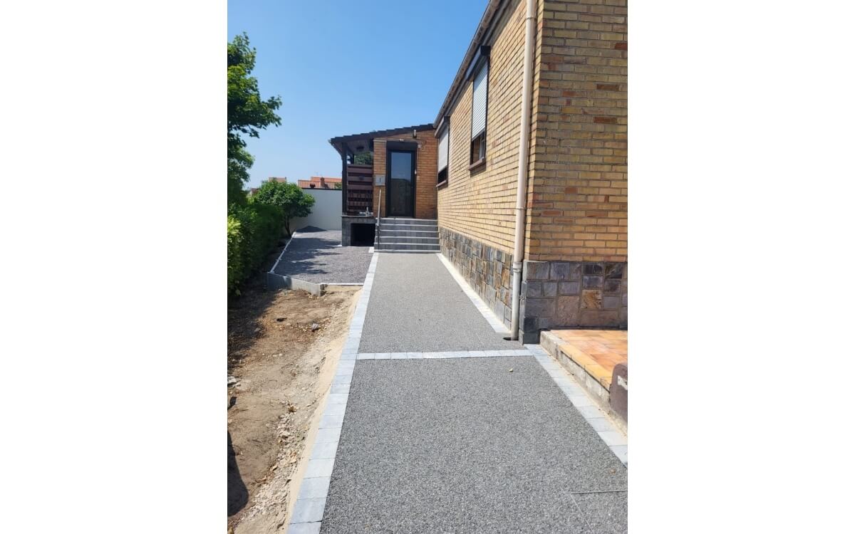 Conception Entre de maison en Alvostar, dallage  pavage et Hydrostar  TETEGHEM ralise le 29/06/2025