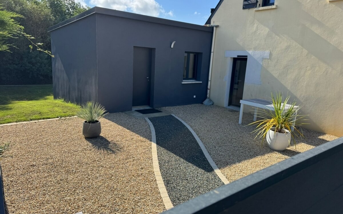 Conception Entre de maison en Alvostar Gris anthracite et contour beige - Ctes d'armor