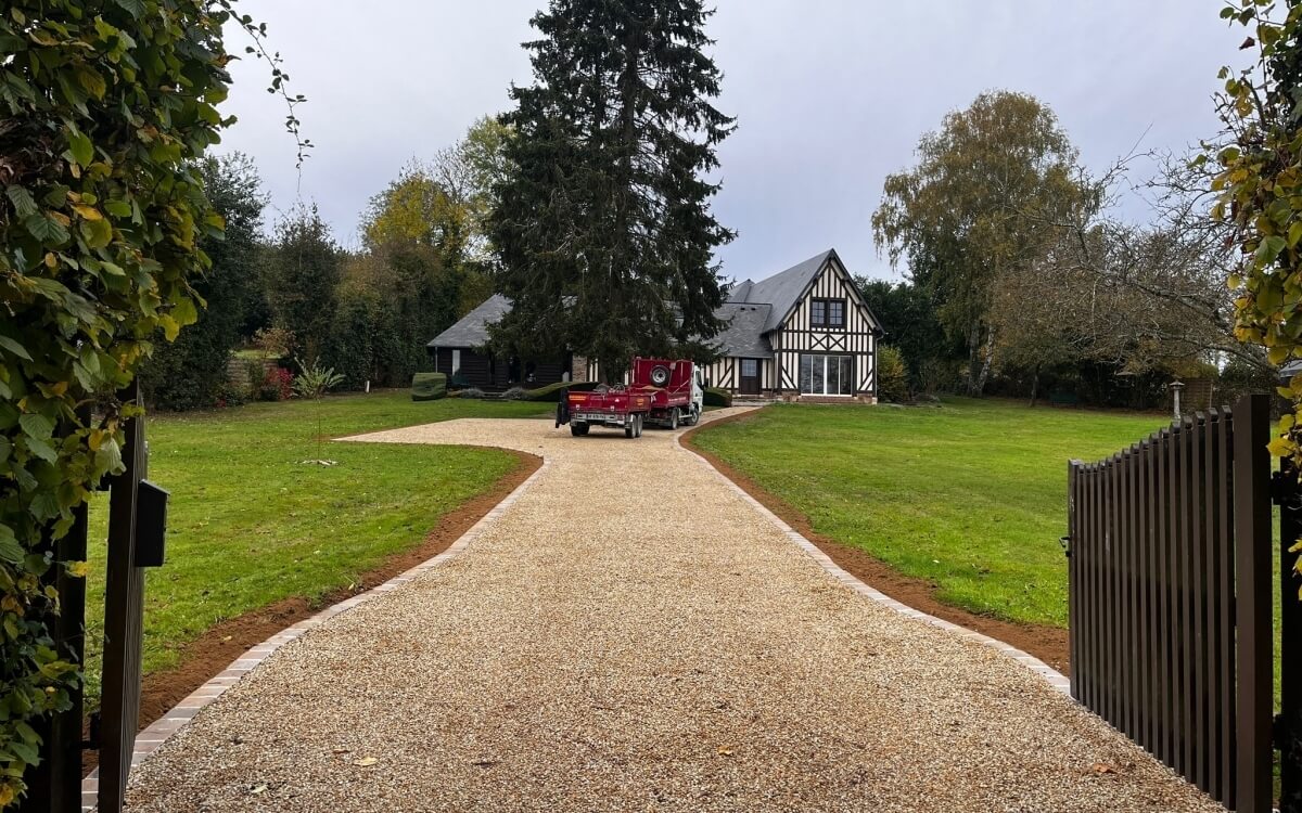 Ralisation Entre de maison en Alvostar  Le renourd conue le 05/09/2025