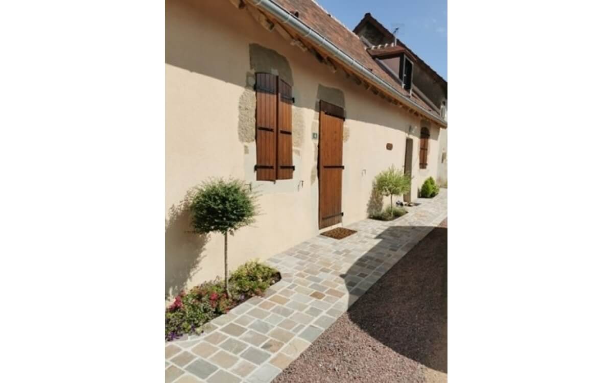 Cr�ation Entr�e de maison en pavage gres metissay - Allier